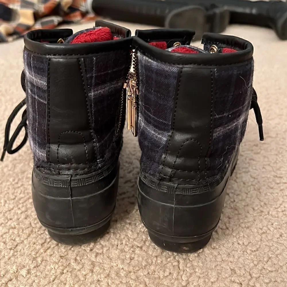 Woman’s Tommy Hilfiger Zip Up Rain Booties 8